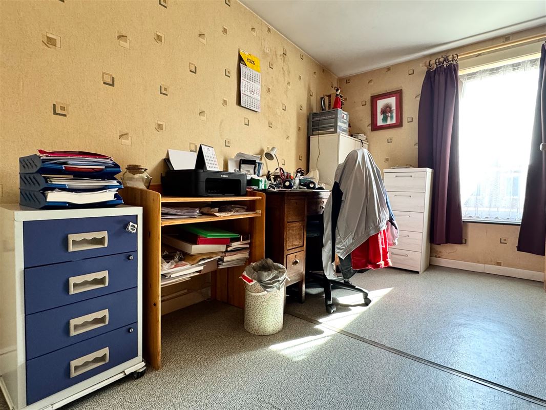 OPBRENGSTEIGENDOM – 2 APPARTEMENTEN – 5 GARAGES