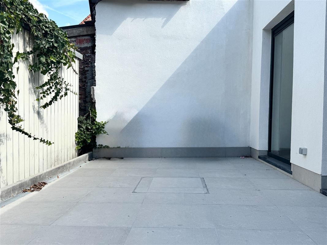 MAISON ENTIEREMENT RENOVEE AVEC 2 CHAMBRES ET TERRASSE!