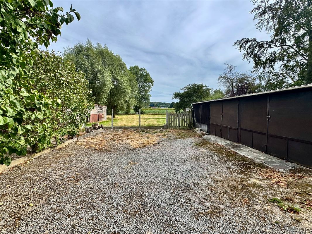 CHARMANTE WONING MET TUIN EN GARAGE OP 2.4OOm2