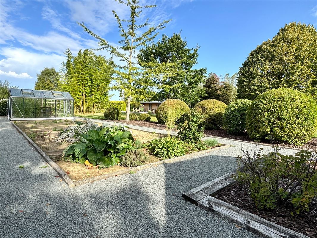 ÉLÉGANTE VILLA,excellent confort et environnement verdoyant