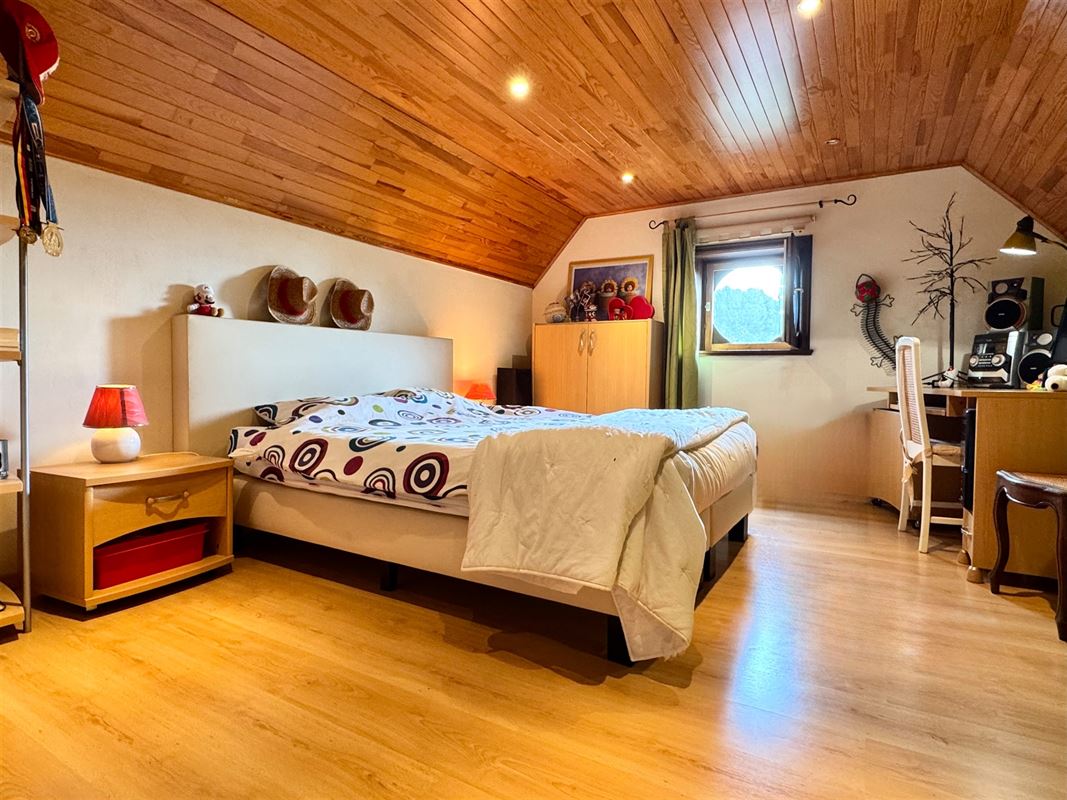 ÉLÉGANTE VILLA,excellent confort et environnement verdoyant