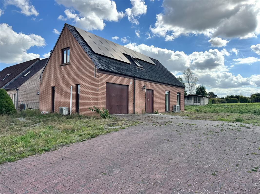 RUSTIG GELEGEN WONING MET GROTE TUIN!