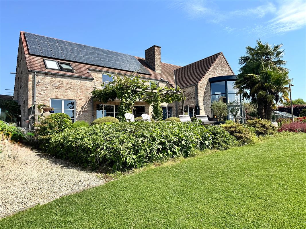 Villa exclusive avec piscine intérieure sur une parcelle de 9.678 m²