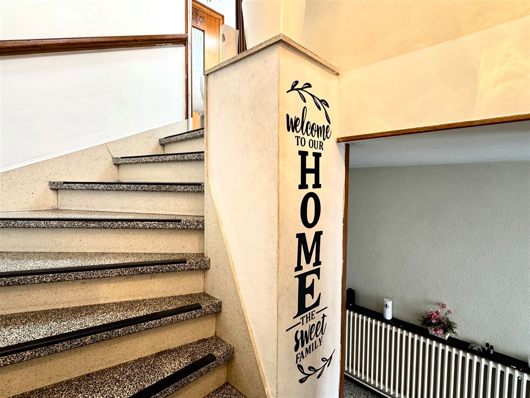 OPBRENGSTEIGENDOM – 2 APPARTEMENTEN – 5 GARAGES