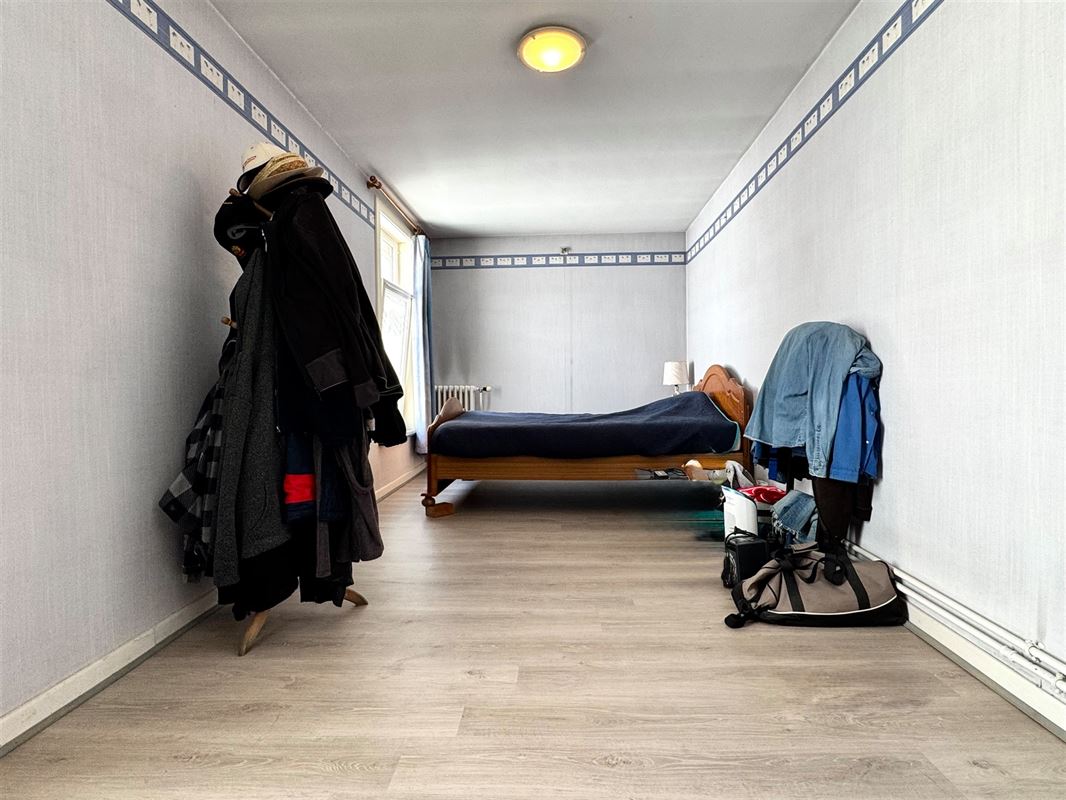OPBRENGSTEIGENDOM – 2 APPARTEMENTEN – 5 GARAGES