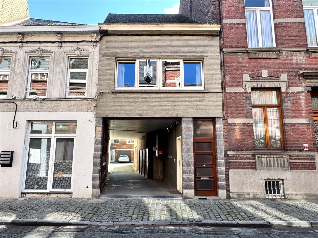 OPBRENGSTEIGENDOM – 2 APPARTEMENTEN – 5 GARAGES