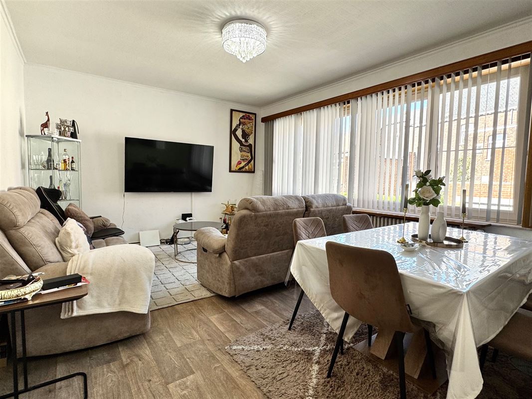 OPBRENGSTEIGENDOM – 2 APPARTEMENTEN – 5 GARAGES