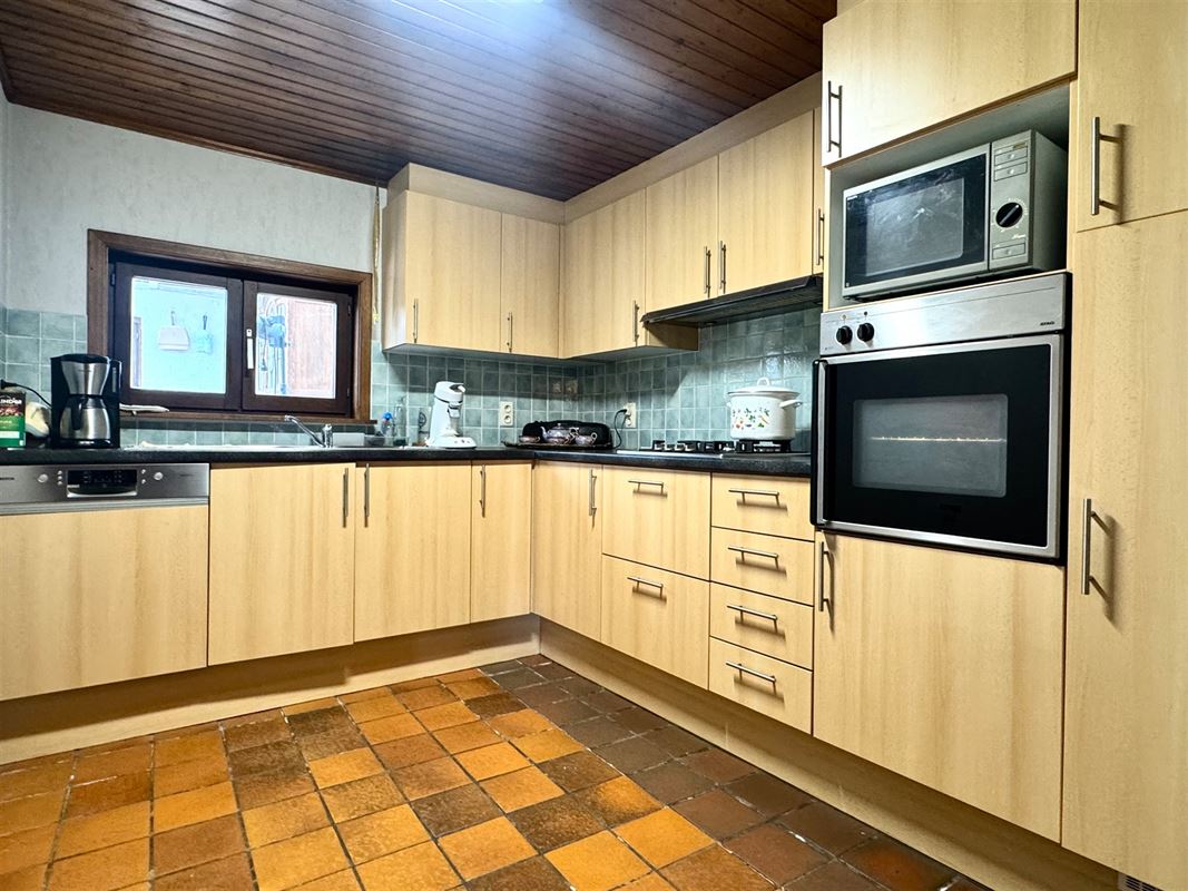 CHARMANTE WONING MET TUIN EN GARAGE OP 2.4OOm2