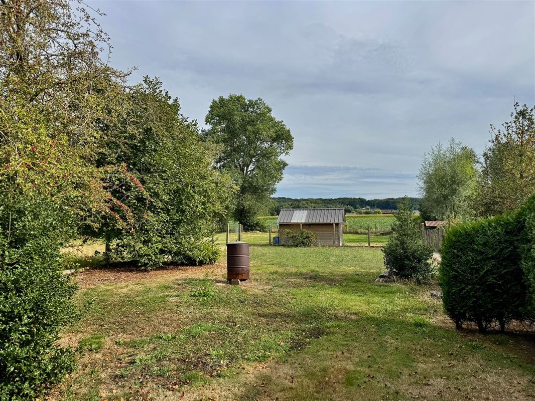 CHARMANTE WONING MET TUIN EN GARAGE OP 2.4OOm2