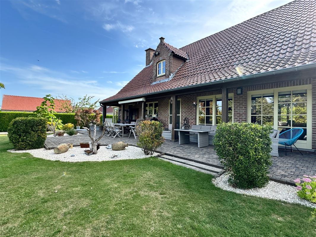 ÉLÉGANTE VILLA,excellent confort et environnement verdoyant