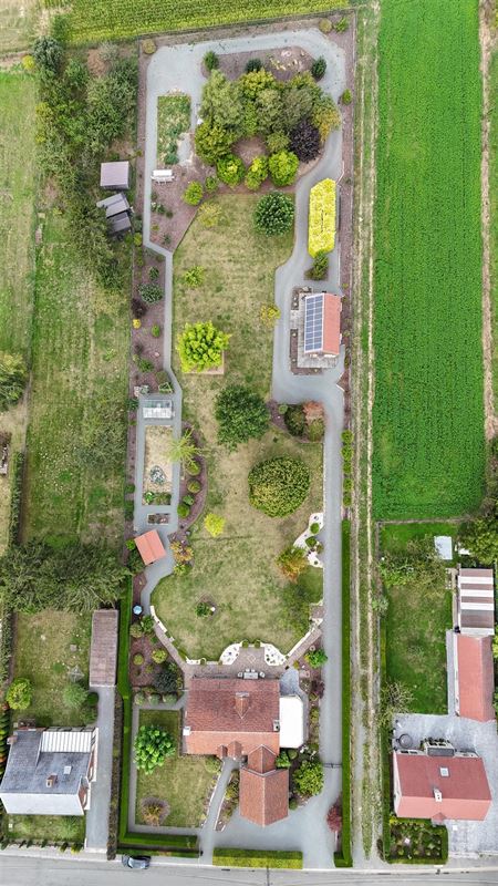 ÉLÉGANTE VILLA,excellent confort et environnement verdoyant