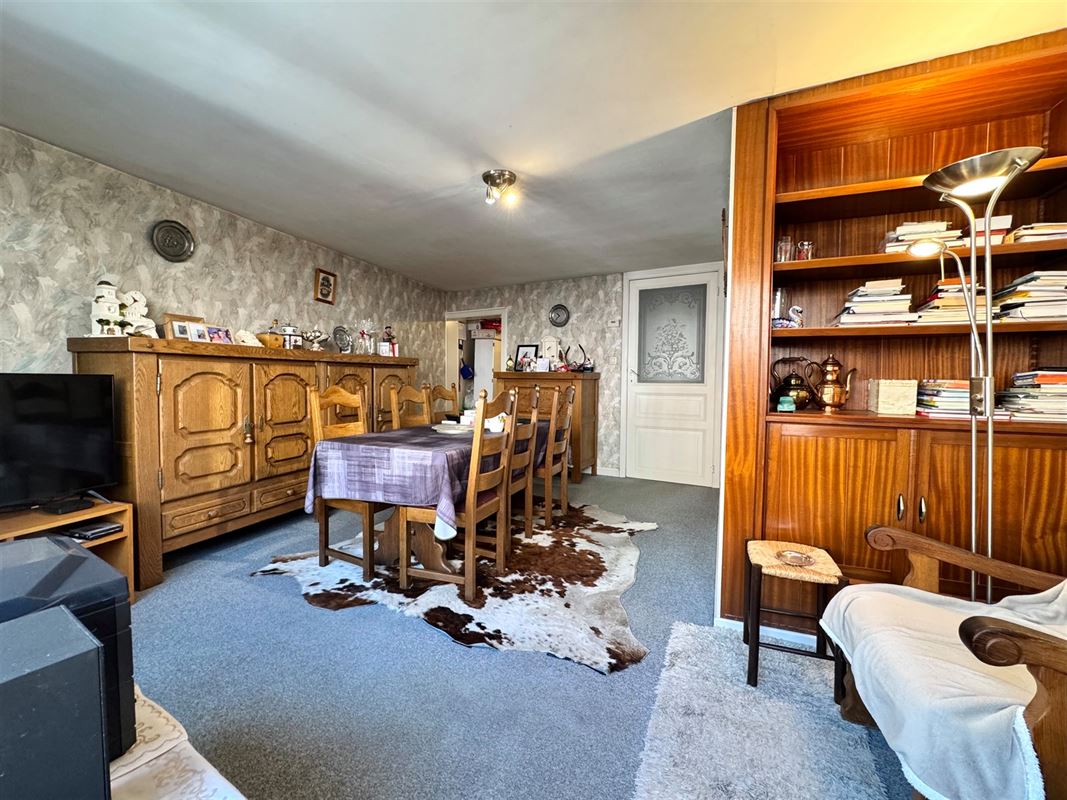 OPBRENGSTEIGENDOM – 2 APPARTEMENTEN – 5 GARAGES