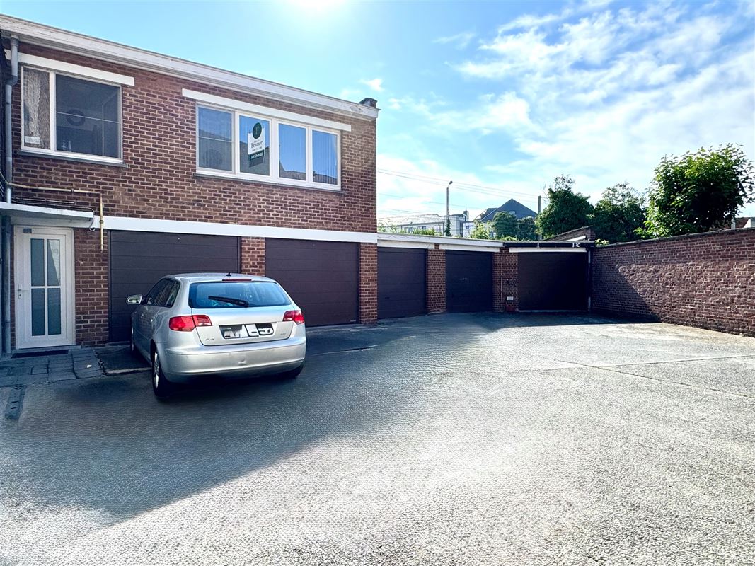 OPBRENGSTEIGENDOM – 2 APPARTEMENTEN – 5 GARAGES