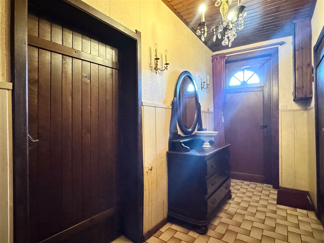 CHARMANTE WONING MET TUIN EN GARAGE OP 2.4OOm2