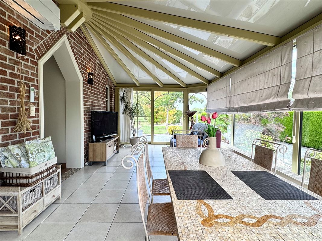 ÉLÉGANTE VILLA,excellent confort et environnement verdoyant