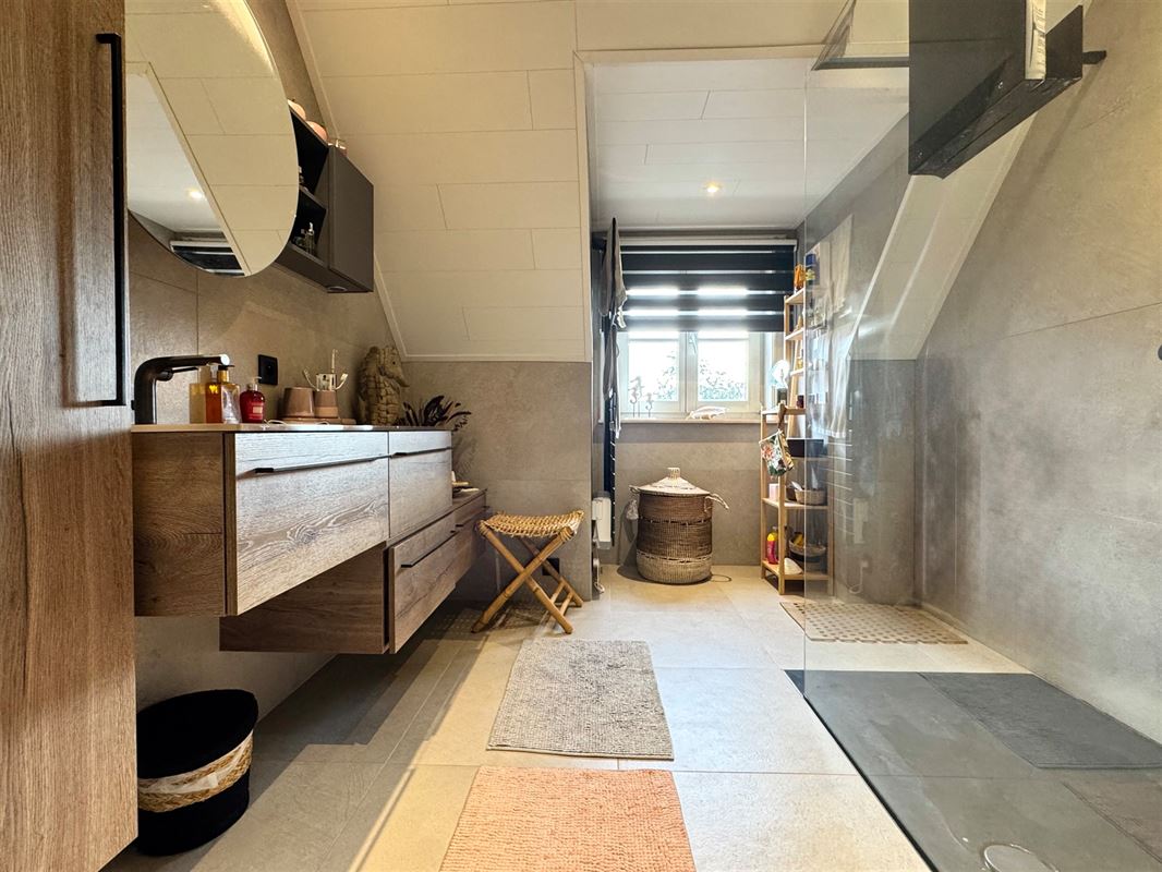 ÉLÉGANTE VILLA,excellent confort et environnement verdoyant