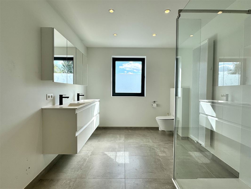 NIEUWBOUWWONING gelegen in een RUSTIGE OMGEVING!