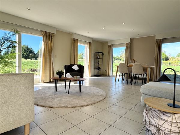 RUSTIG GELEGEN WONING MET GROTE TUIN!