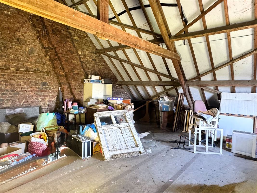 MAISON AVEC HANGARS SUR 3 HECTARES