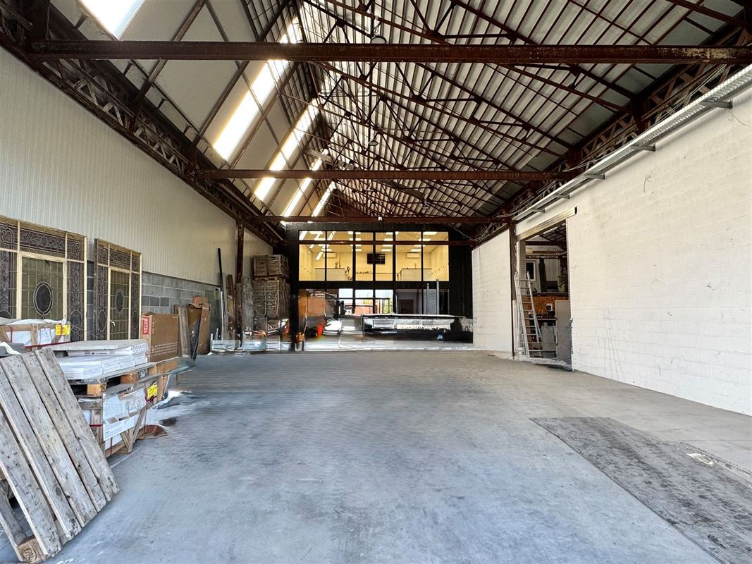 Ruime en moderne loods van 230 m² met mezzanine van 57 m²