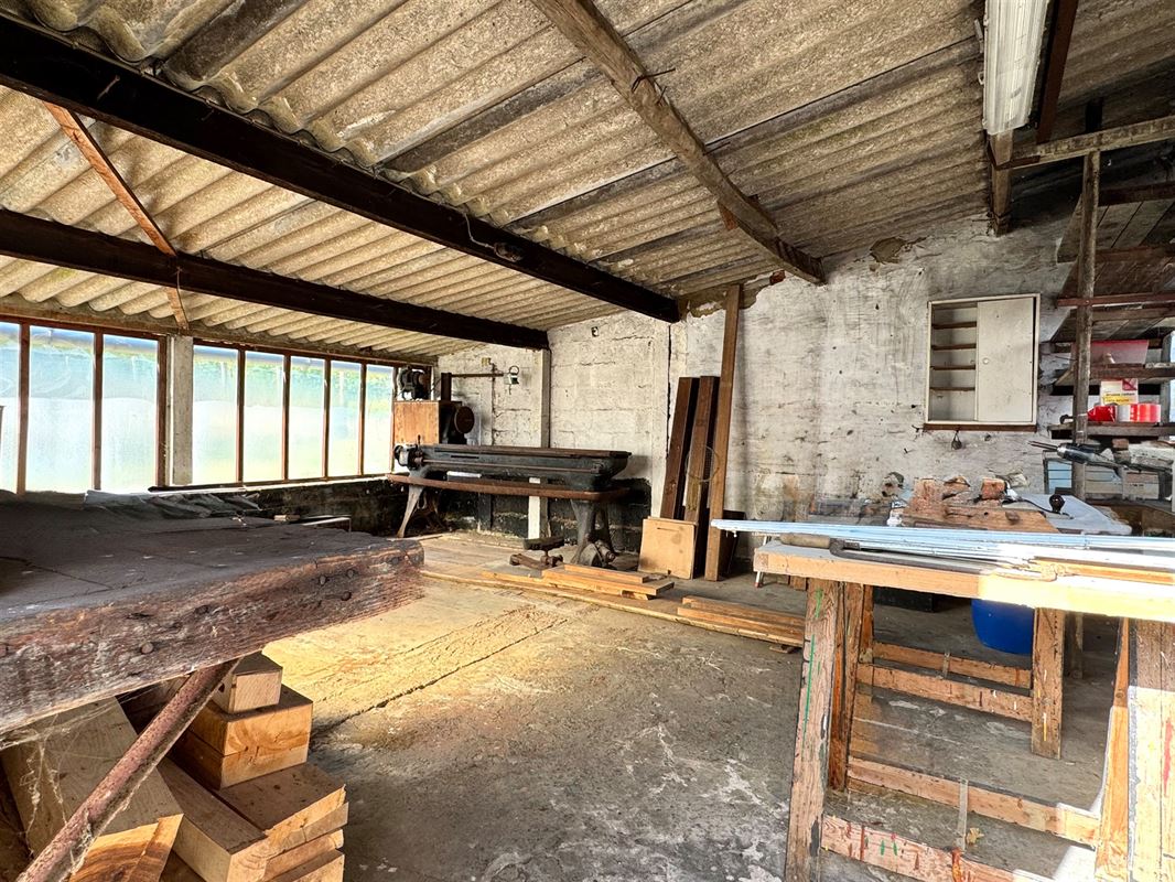 MAISON avec une MAGNIFIQUE VUE DÉGAGÉE SUR LES COLLINES!