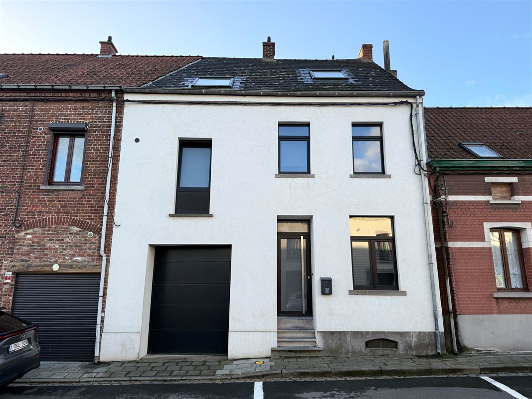 VOLLEDIG GERENOVEERDE WONING MET 3 SLAAPKAMERS
