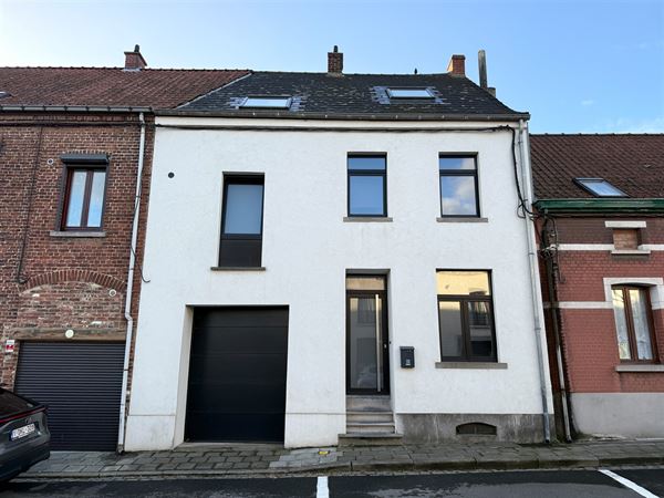 VOLLEDIG GERENOVEERDE WONING MET 3 SLAAPKAMERS