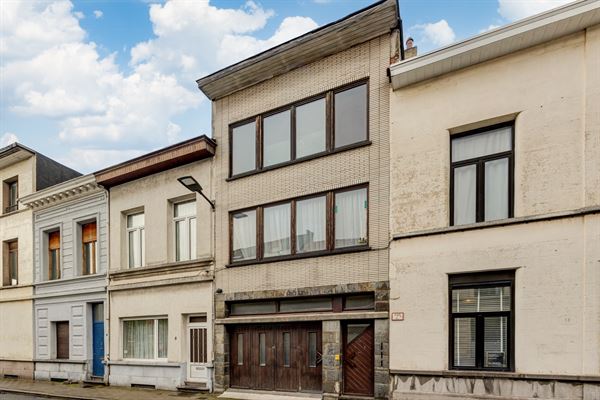 Te renoveren woning met inpandige garage in hartje Borgerhout