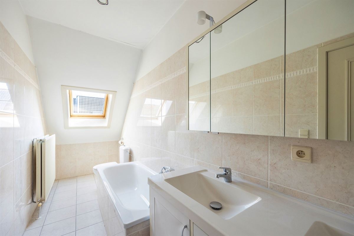 Instapklaar duplexappartement met garagebox en autostaanplaats