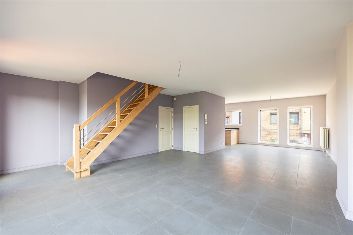 Instapklaar duplexappartement met garagebox en autostaanplaats