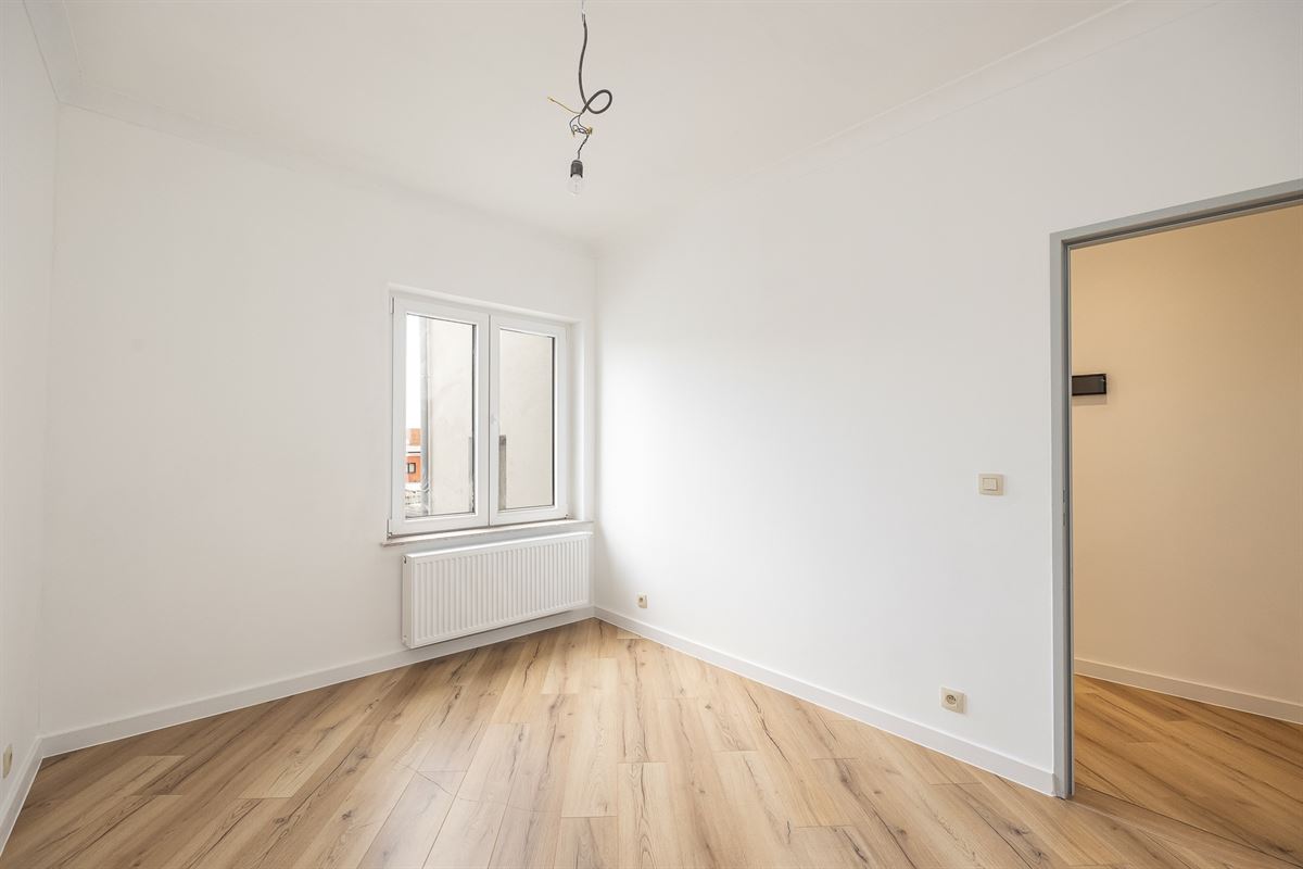 Volledig gerenoveerde bel-etage met ruim terras