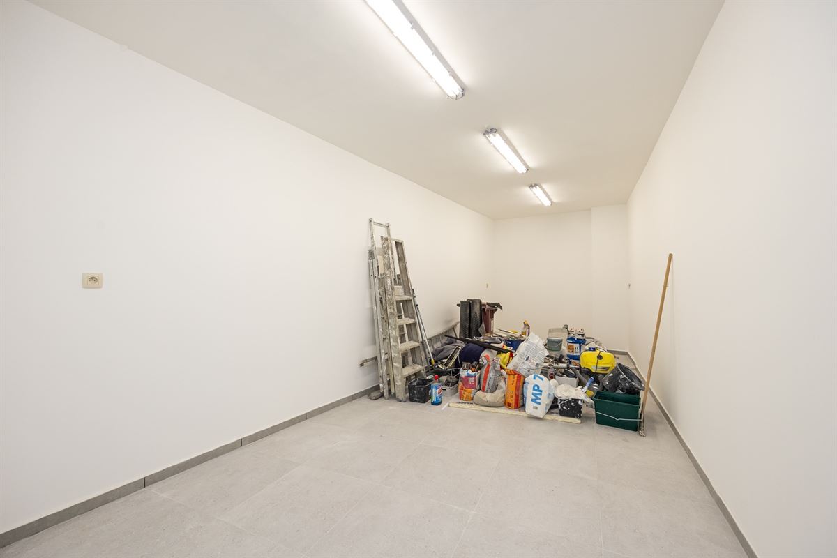 Volledig gerenoveerde bel-etage met ruim terras