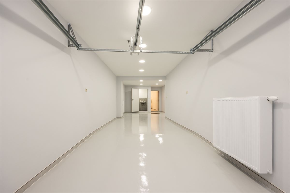 Volledig gerenoveerde bel-etage met ruim terras