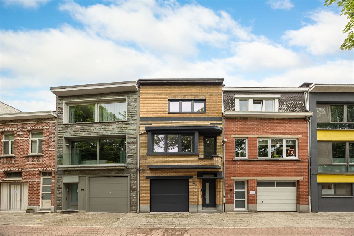 Volledig gerenoveerde bel-etage met ruim terras