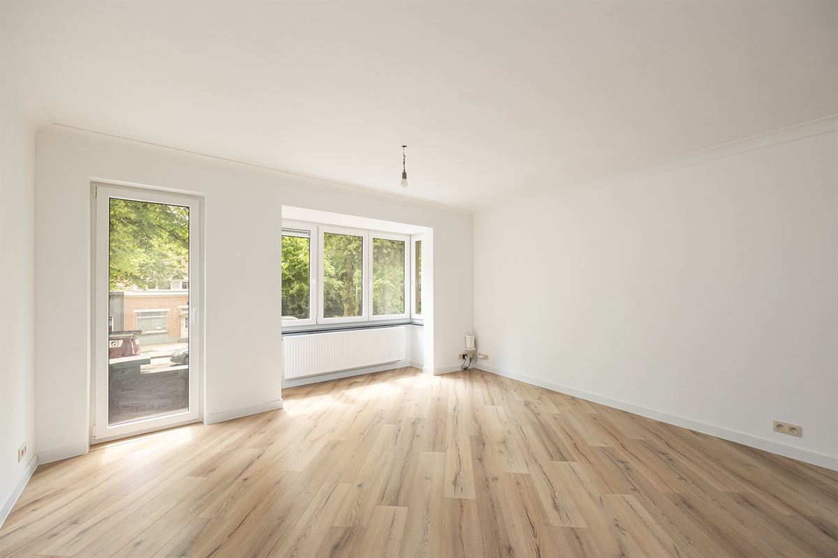 Volledig gerenoveerde bel-etage met ruim terras