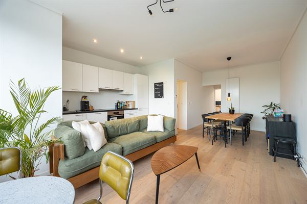 Instapklaar en lichtrijk appartement nabij 't Zuid