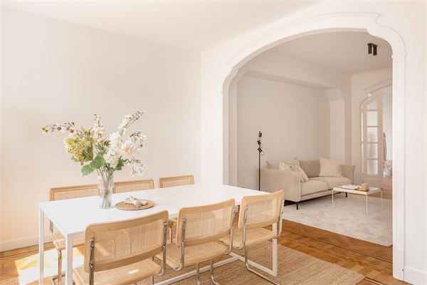 Authentiek appartement met twee slaapkamers en zonnig terras