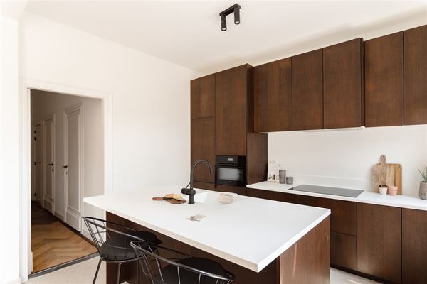 Authentiek appartement met twee slaapkamers en zonnig terras