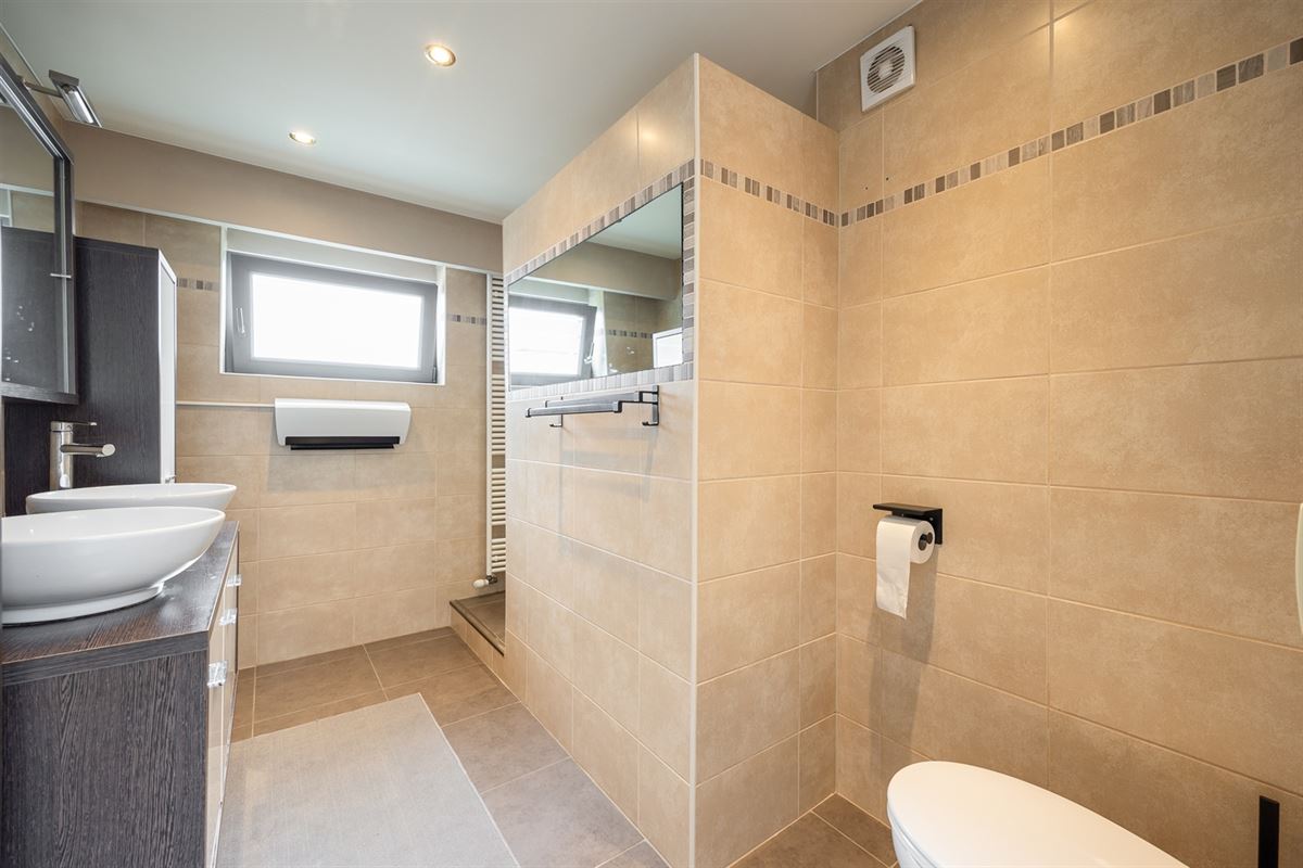 Instapklare bel-etage met 3 slaapkamers en gezellige tuin