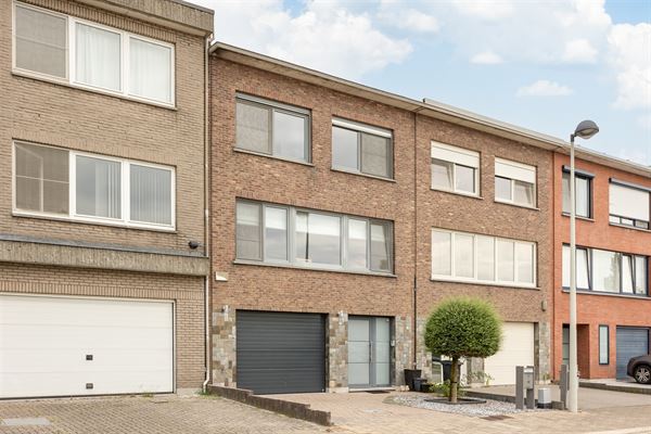 Instapklare bel-etage met 3 slaapkamers en gezellige tuin