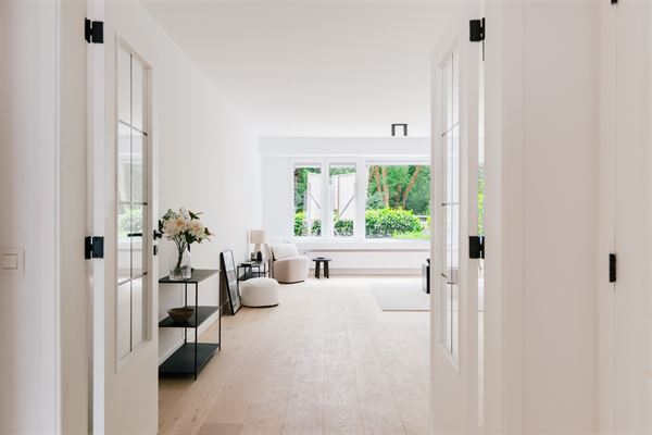 Prachtig gerenoveerd appartement met zonnige tuin