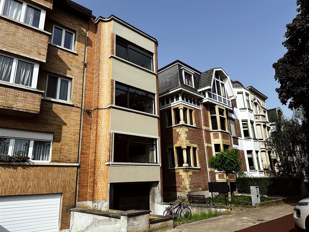 Modern gerenoveerd appartement met drie slaapkamers nabij Boekenbergpark