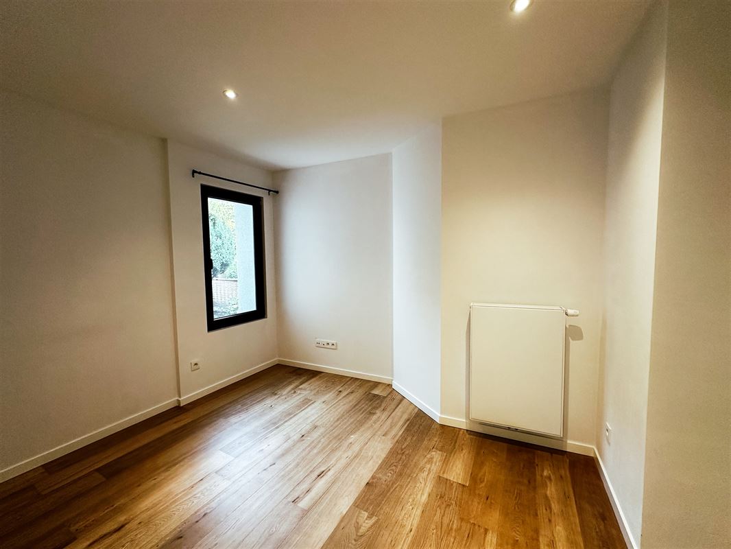 Modern gerenoveerd appartement met drie slaapkamers nabij Boekenbergpark