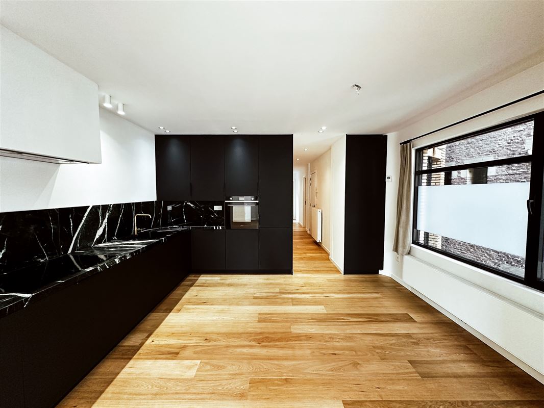 Modern gerenoveerd appartement met drie slaapkamers nabij Boekenbergpark