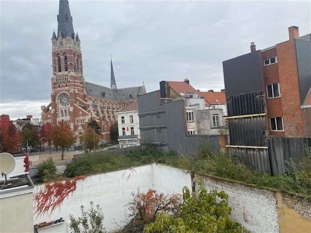 Te renoveren vergund appartementsgebouw