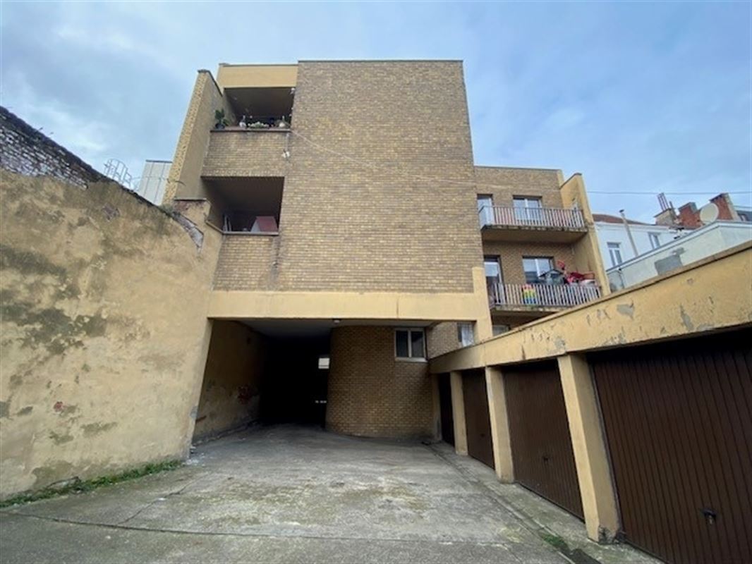 Te renoveren vergund appartementsgebouw