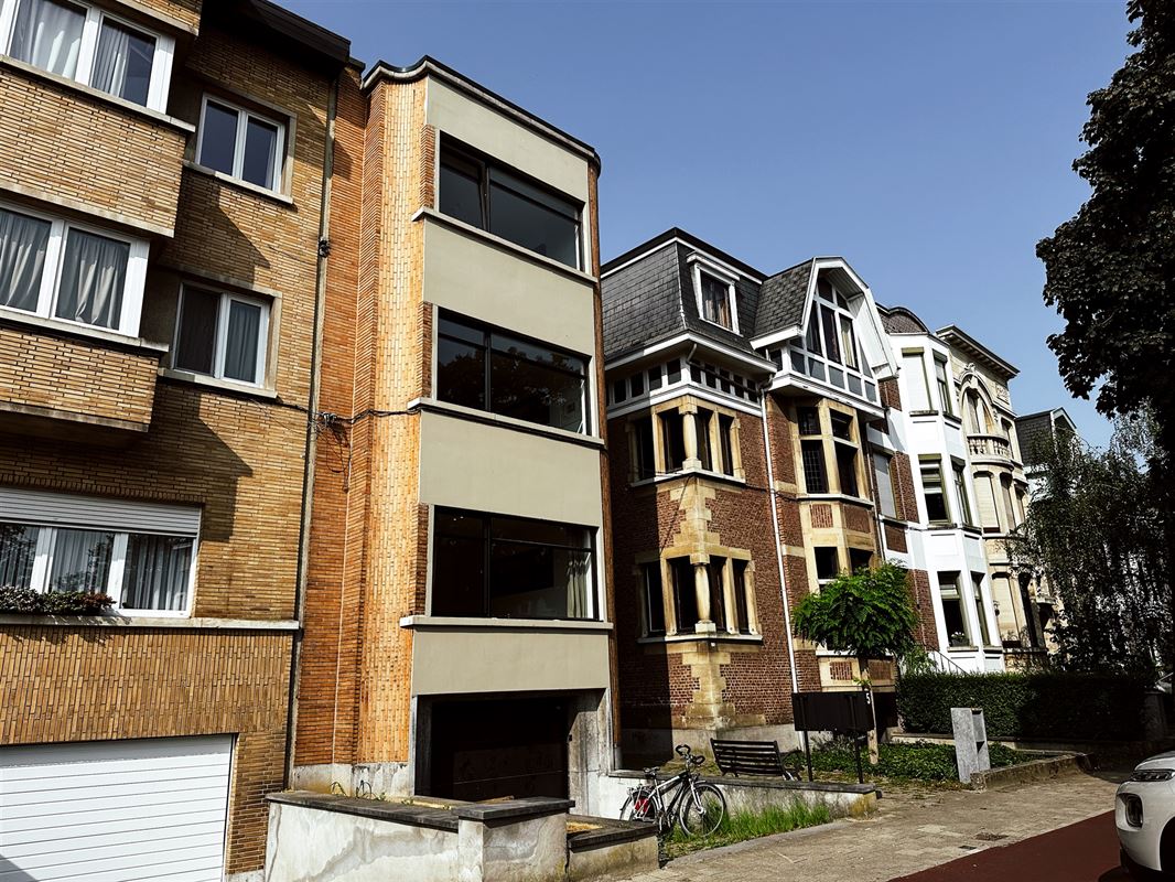 Modern gerenoveerd appartement met drie slaapkamers nabij Boekenbergpark