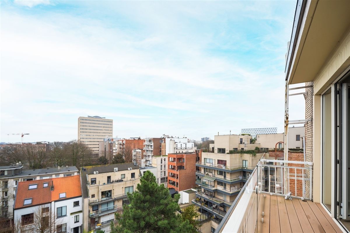 Penthouse met panoramisch terras nabij het Harmoniepark