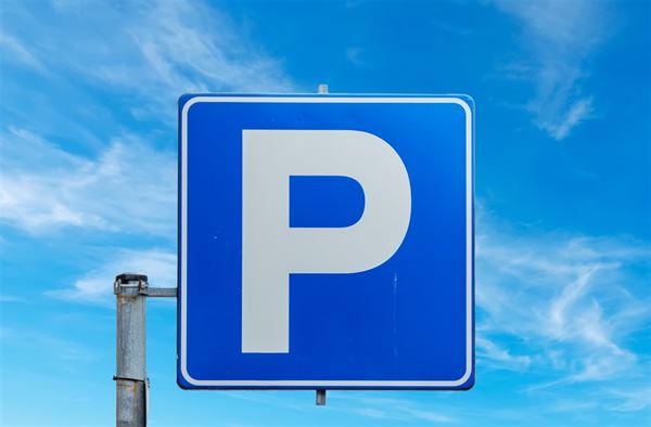 Ondergrondse autostaanplaats op gunstige ligging nabij Den Bell