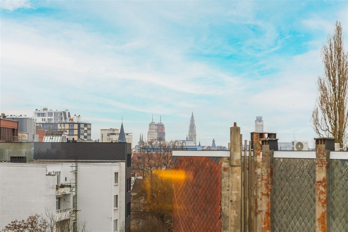 Penthouse met panoramisch terras nabij het Harmoniepark